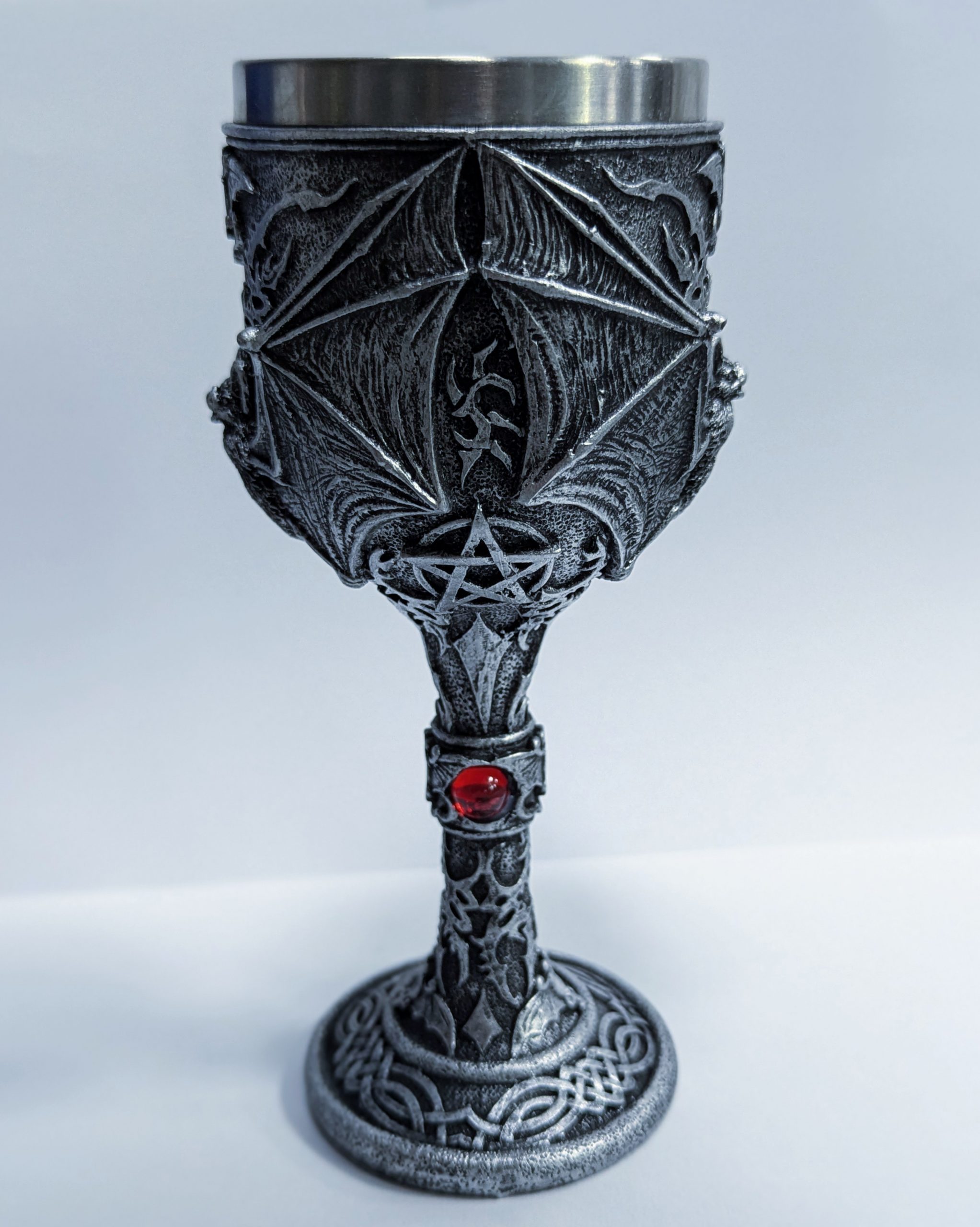 Kelch mit Fledermäusen und Pentagramm – Bild 2