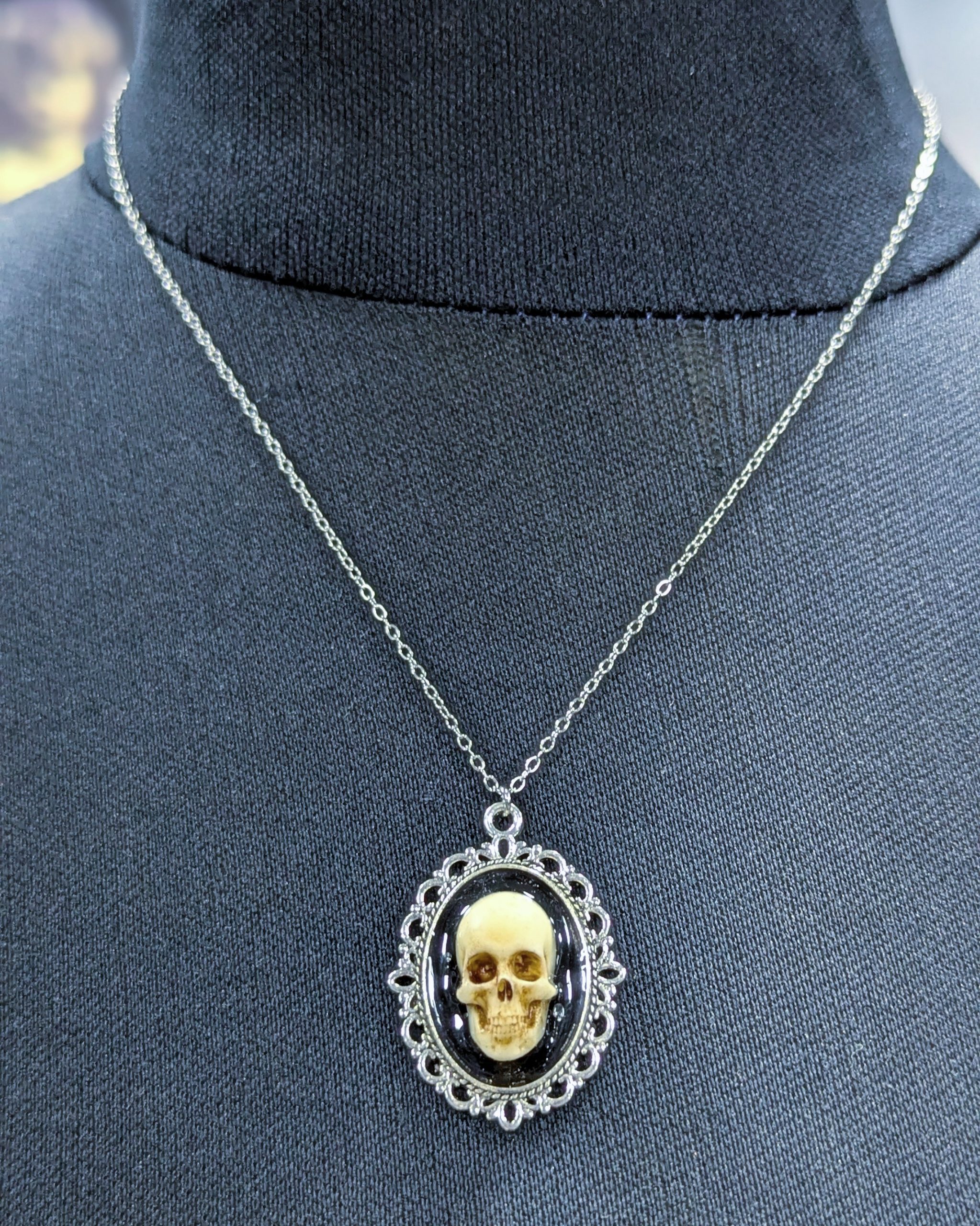 Mystery Creation Camee Kette Totenschädel natur