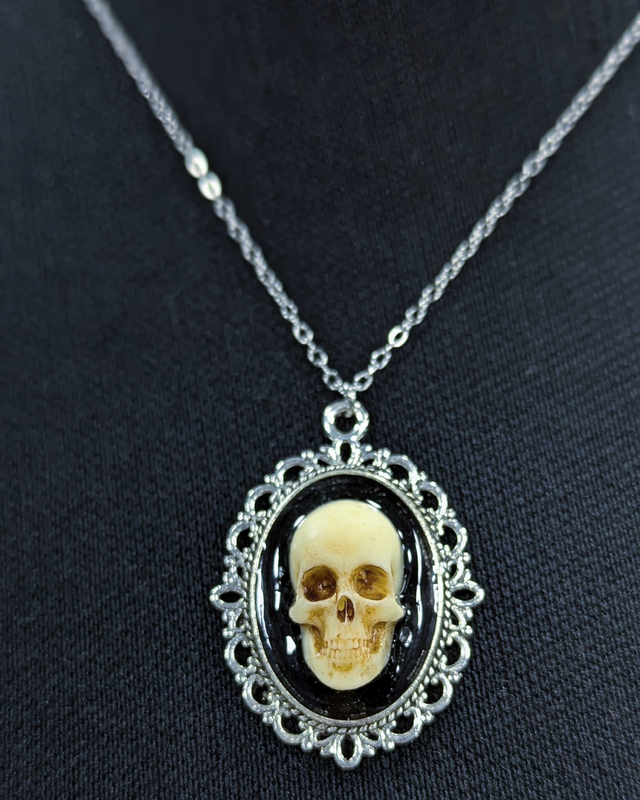 Mystery Creation Camee Kette Totenschädel natur – Bild 2