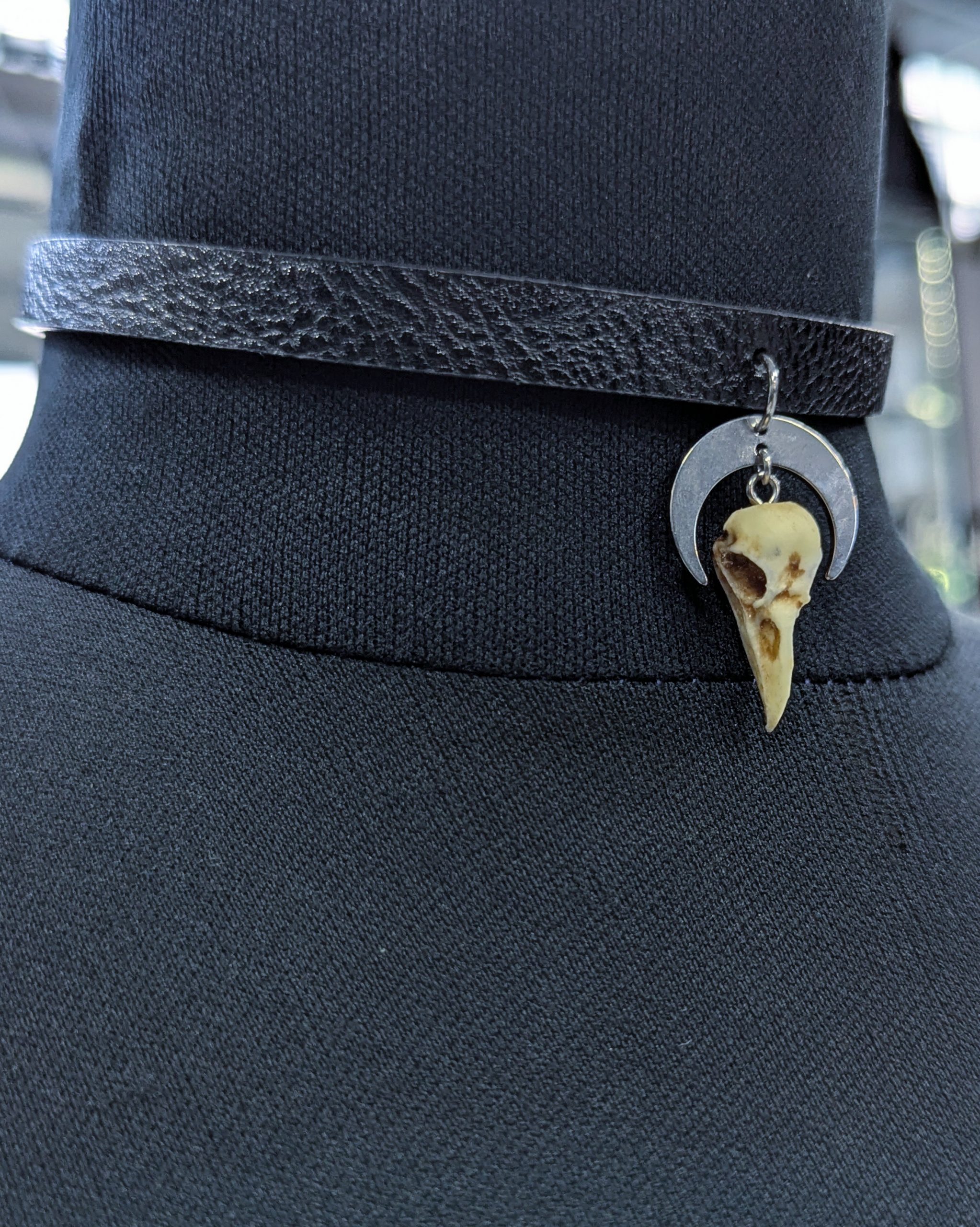 Mystery Creation Choker Raven Moon natur – Bild 2