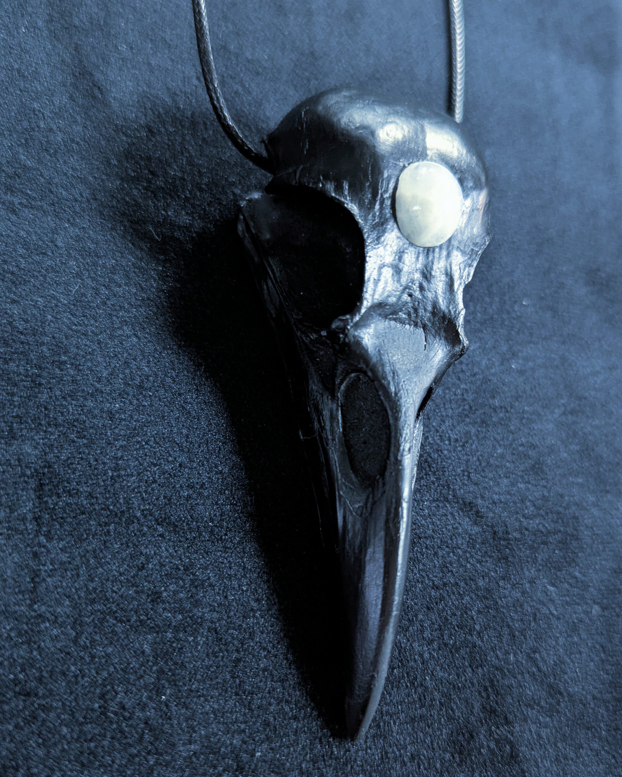 Mystery Creation Kette Rabenschädel Mondstein – Bild 2