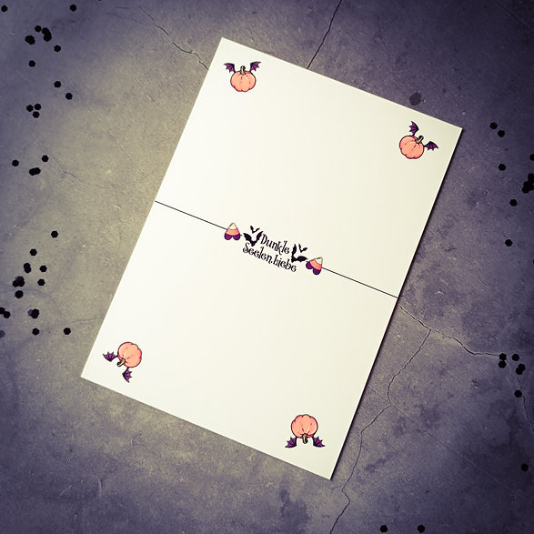 Dunkle.Seelen.Liebe Pumpkin Spice Postkarte – Bild 2