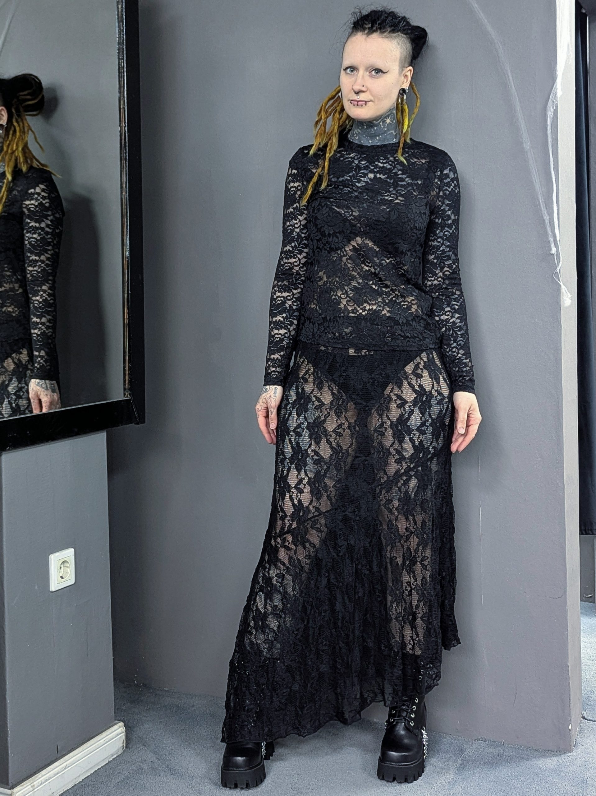 Veronica Lace Skirt