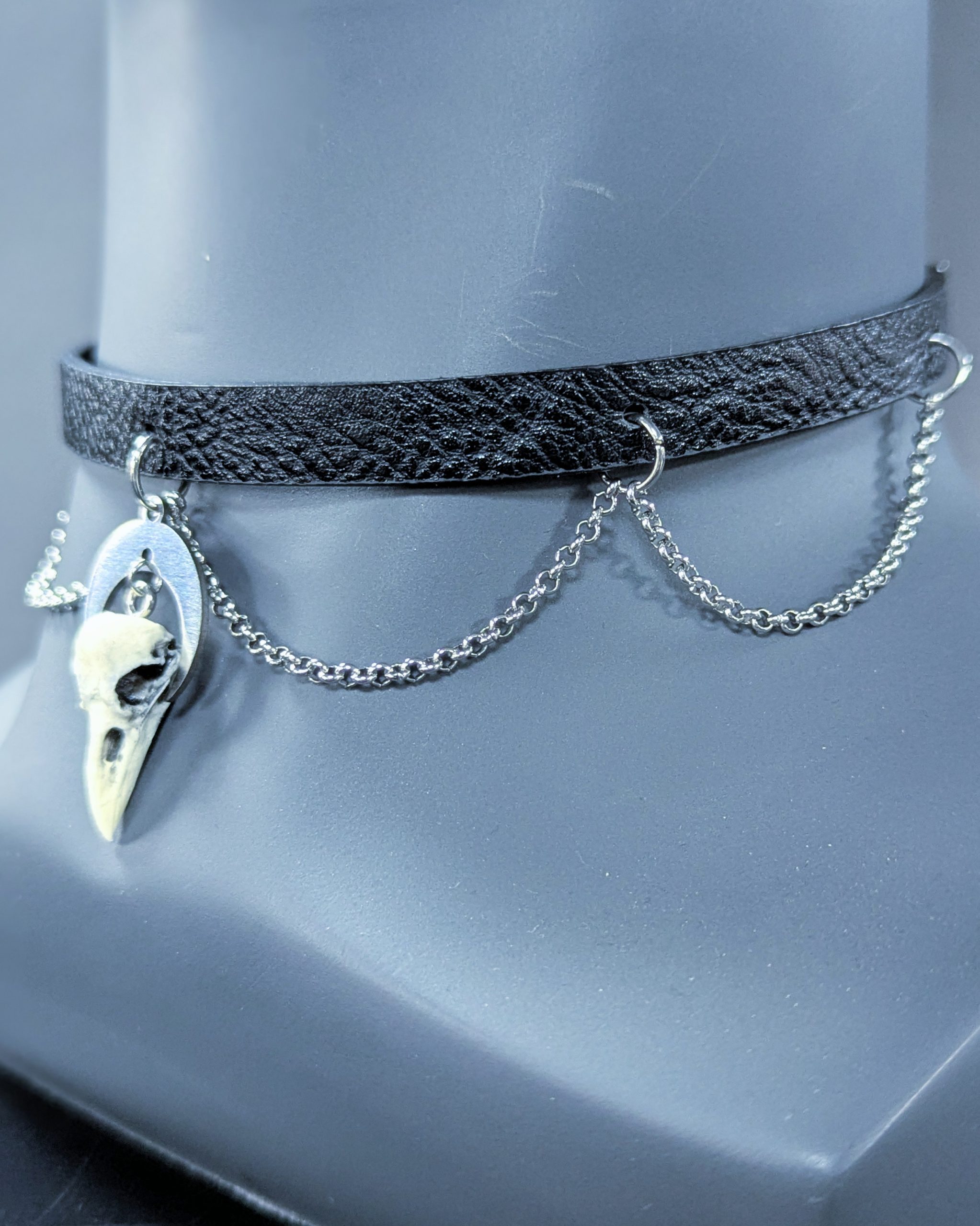 Mystery Creation Choker Raven Moon mit Ketten weiß – Bild 2