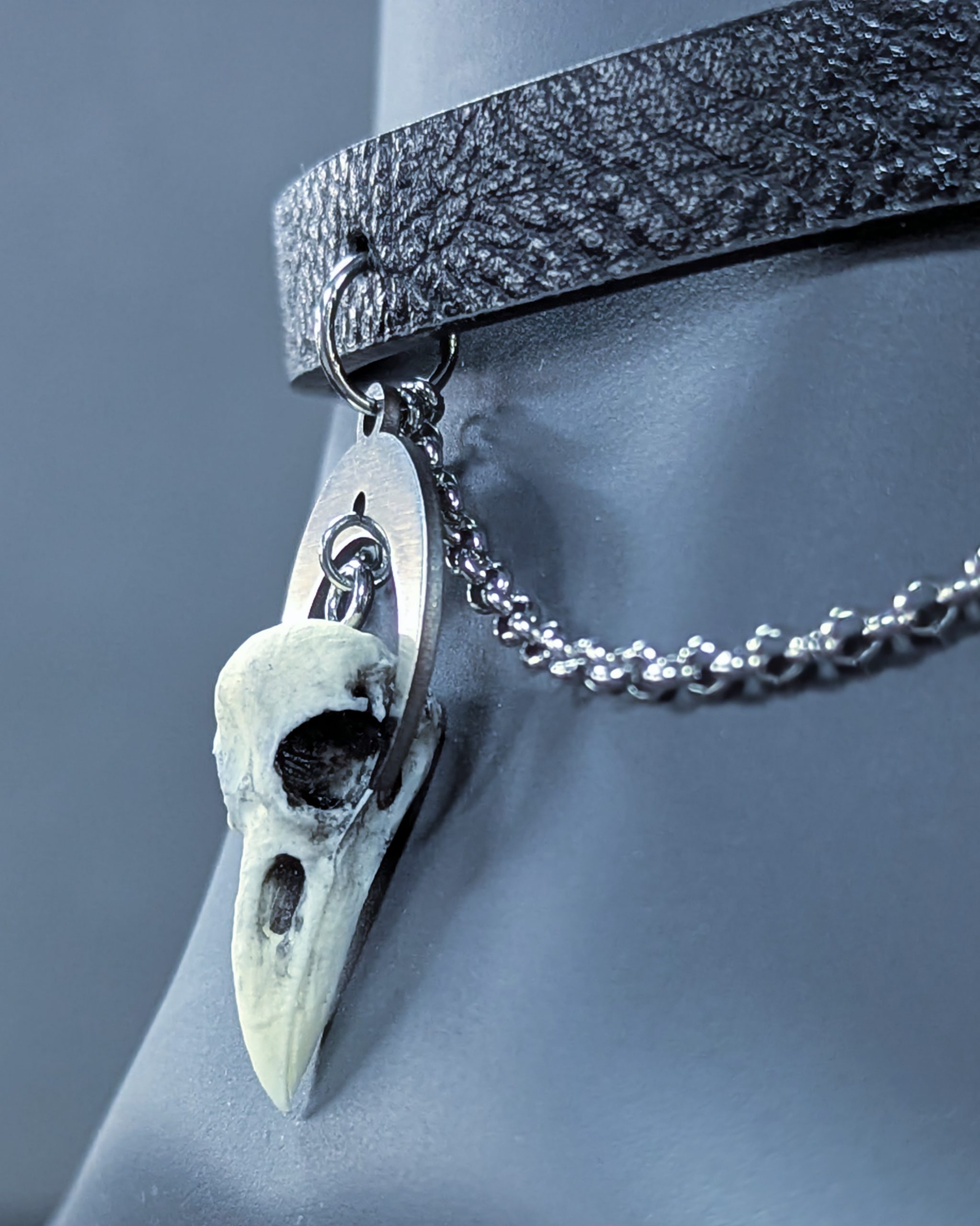 Mystery Creation Choker Raven Moon mit Ketten weiß – Bild 4