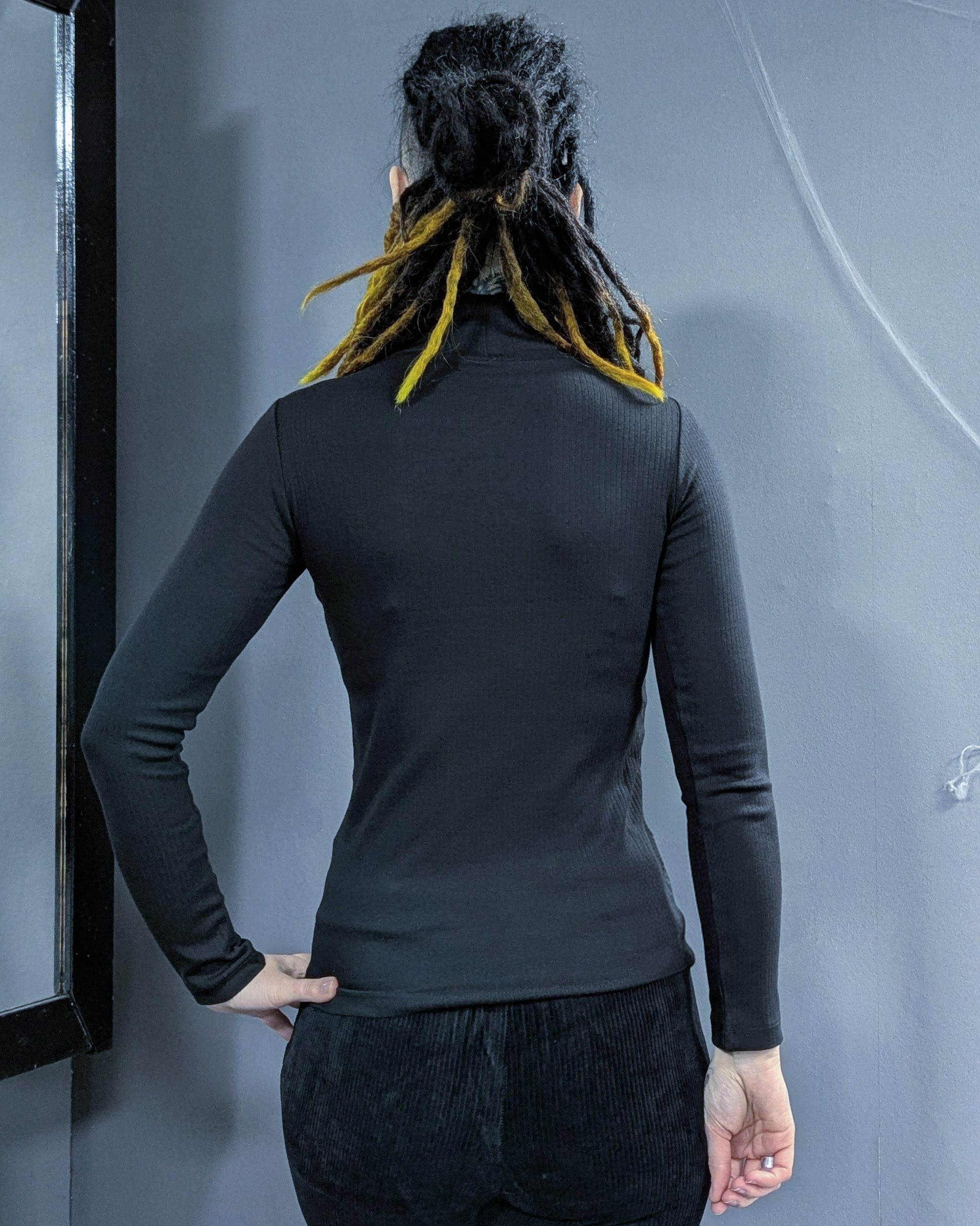 Cara Crossed Longsleeve – Bild 3