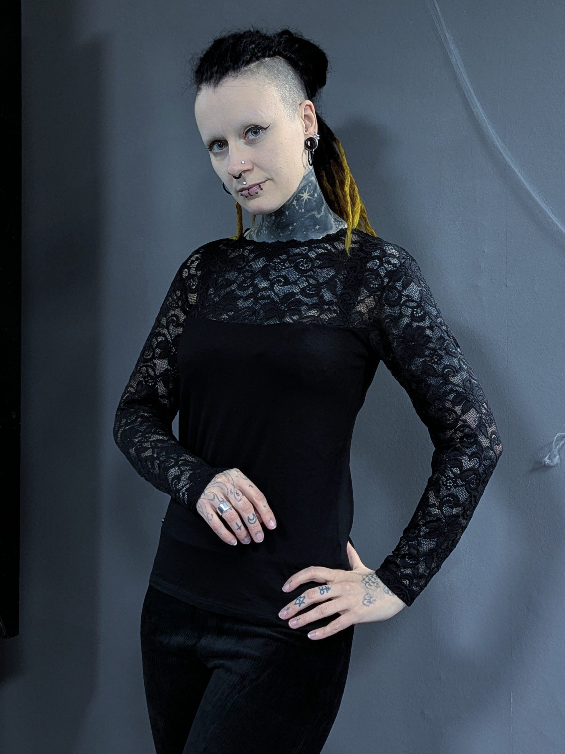 Lara Lace Longsleeve