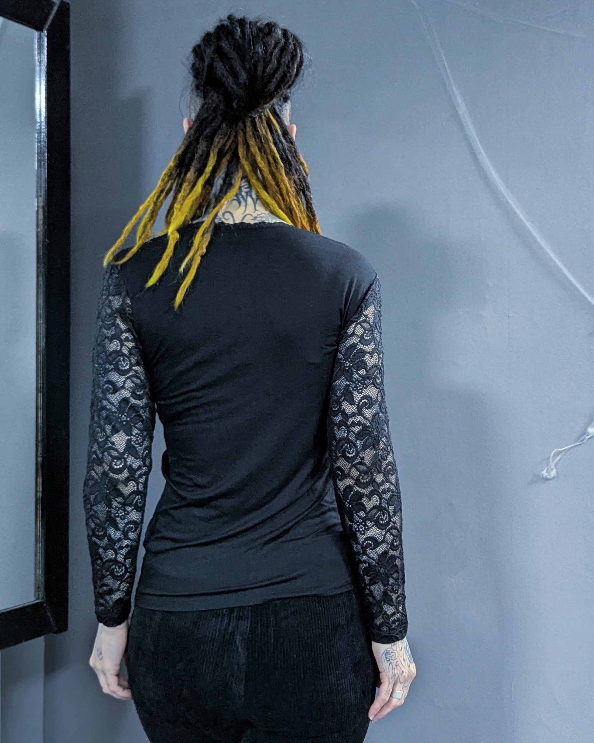 Lara Lace Longsleeve - Image 2