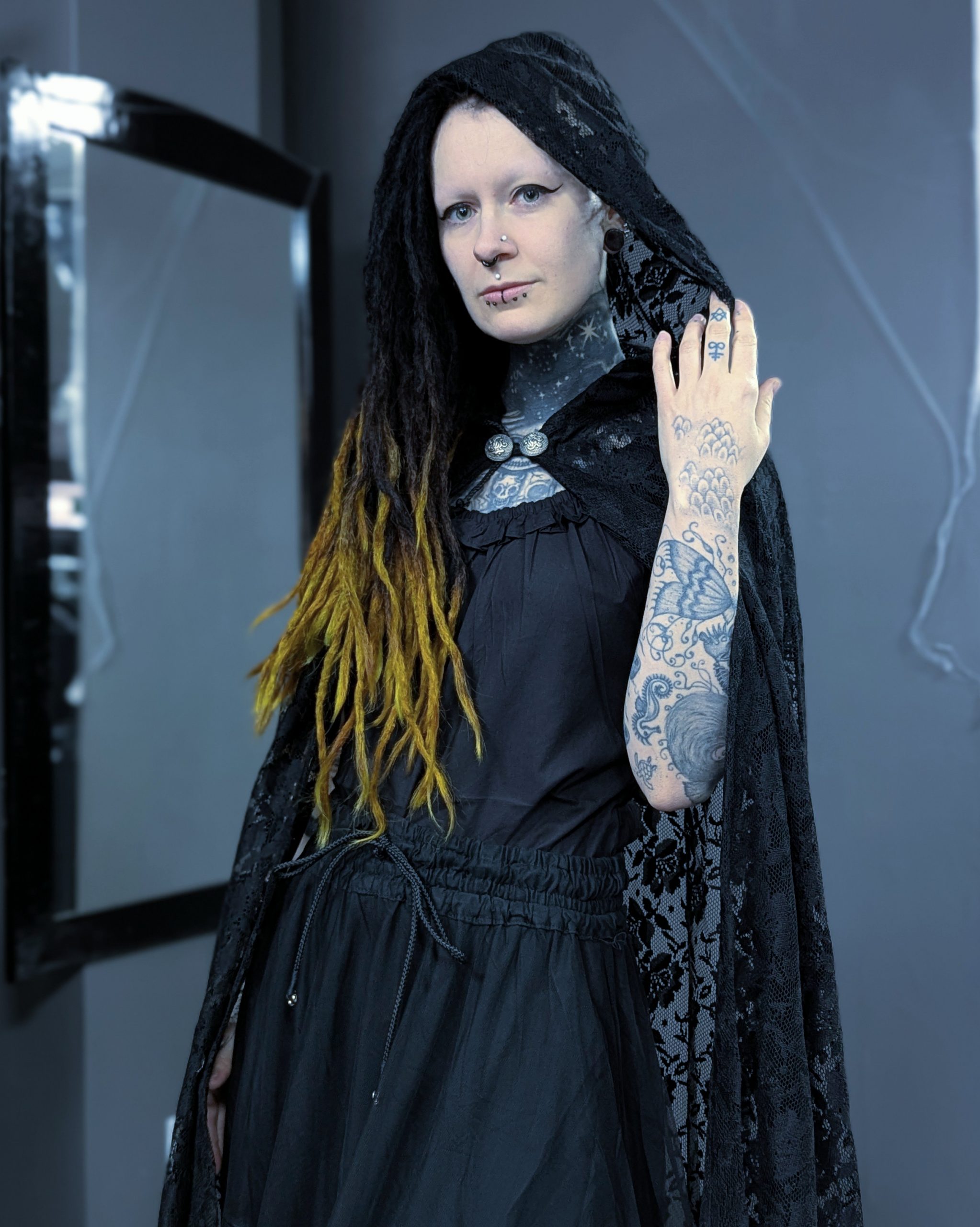 Daisy Lace Cape - Image 2